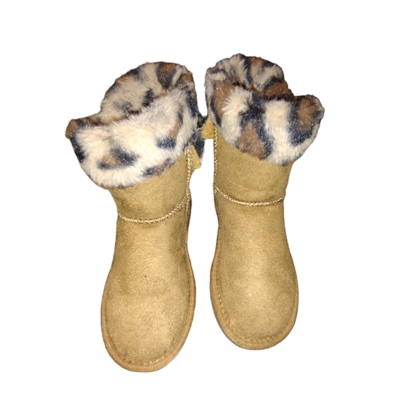 Apres Other - NWOB NWOT Andres cheetah fur cuff boots